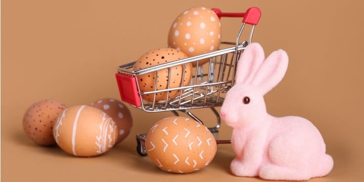 Ostereier in einem Einkaufswagen