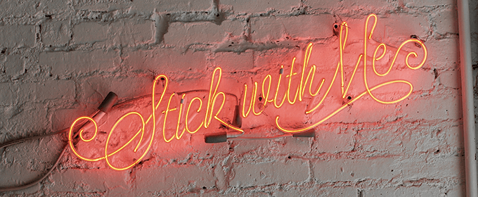 Leuchtschrift an einer Wand