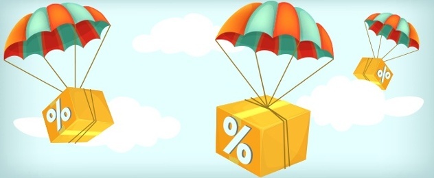 Pakete fliegen an einem Fallschirm